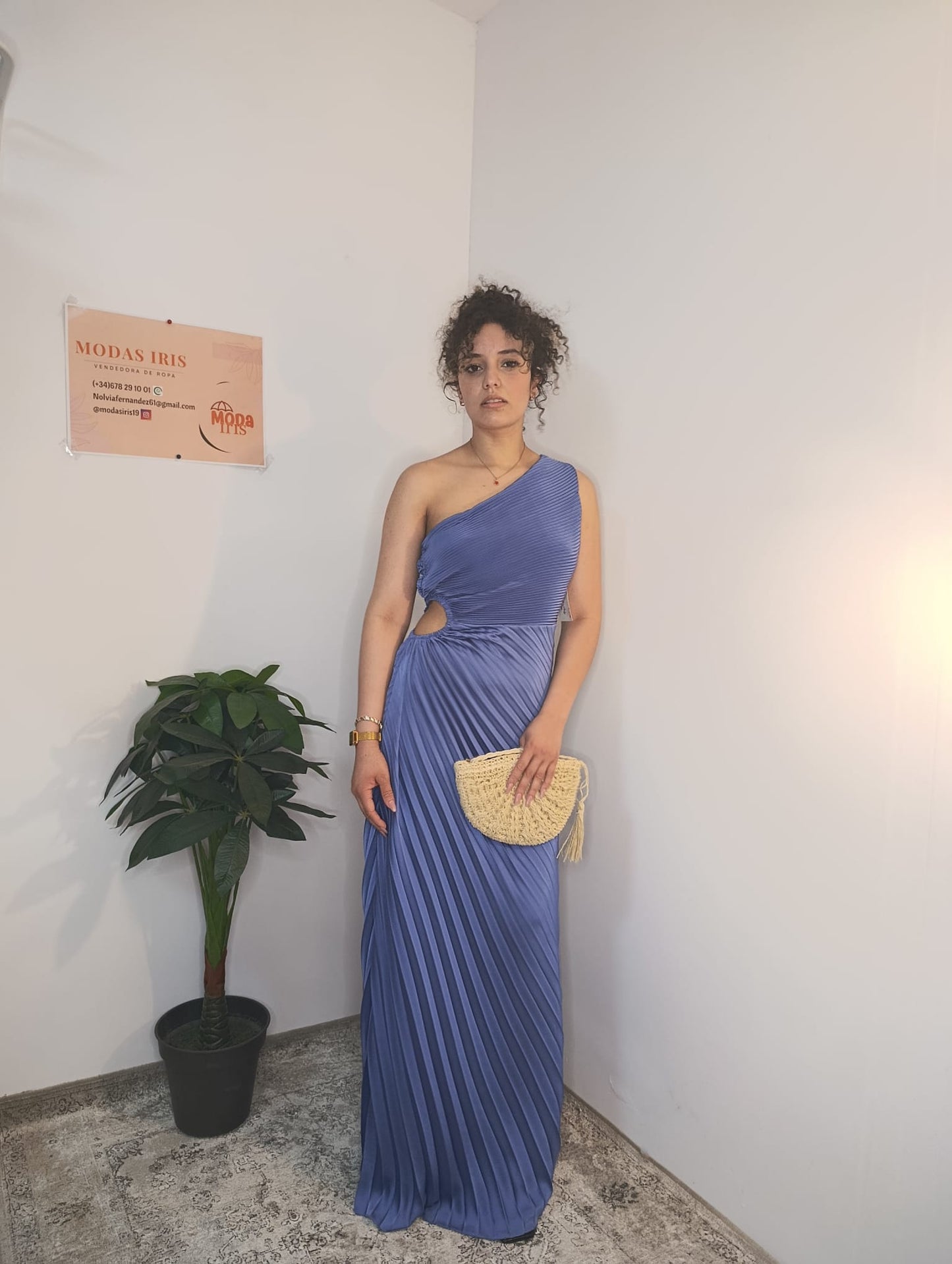 Vestido de Fiesta Talla Única con Ajuste Perfecto y Cut-out Asimétrico.