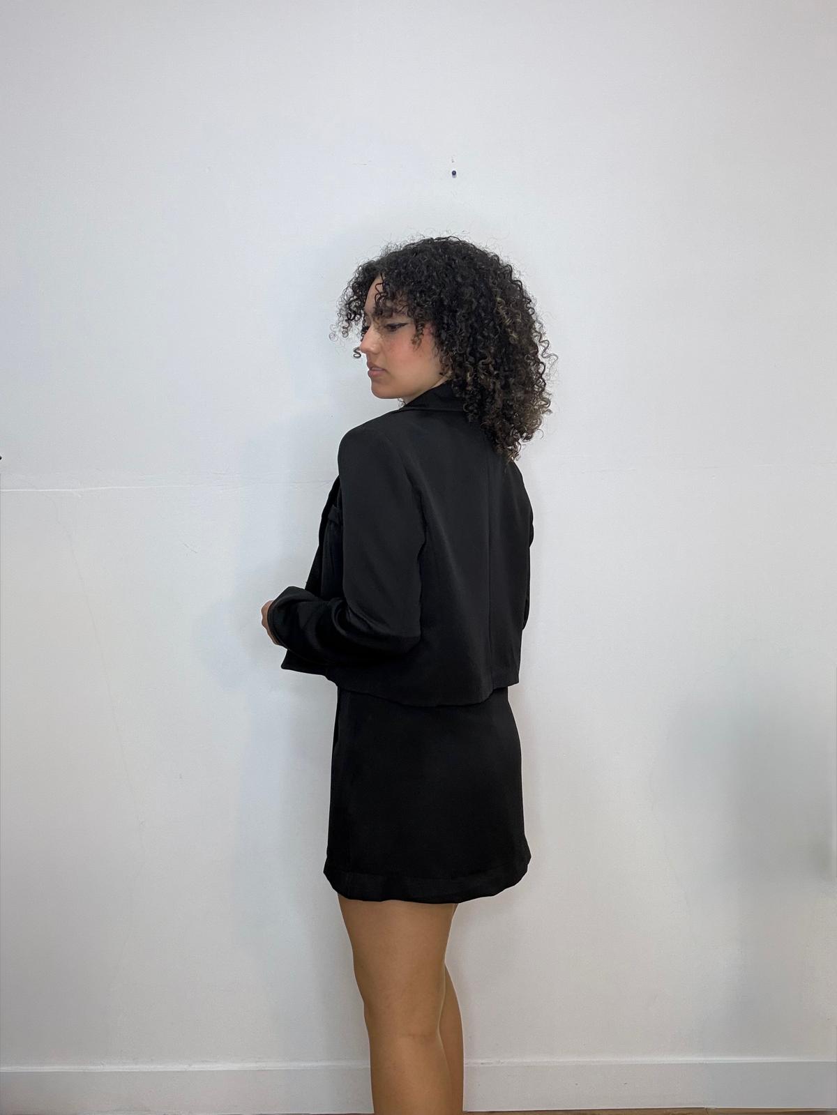 Conjunto Blazer y Falda Talla Única: Estilo Fácil y Asequible",