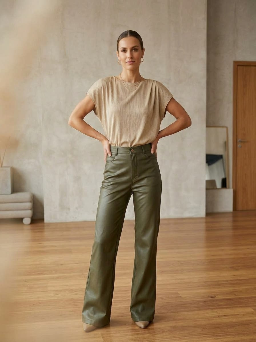 Conjunto Verde Olivo y Beige: Blusa Texturizada + Pantalón Ancho con Cinturón