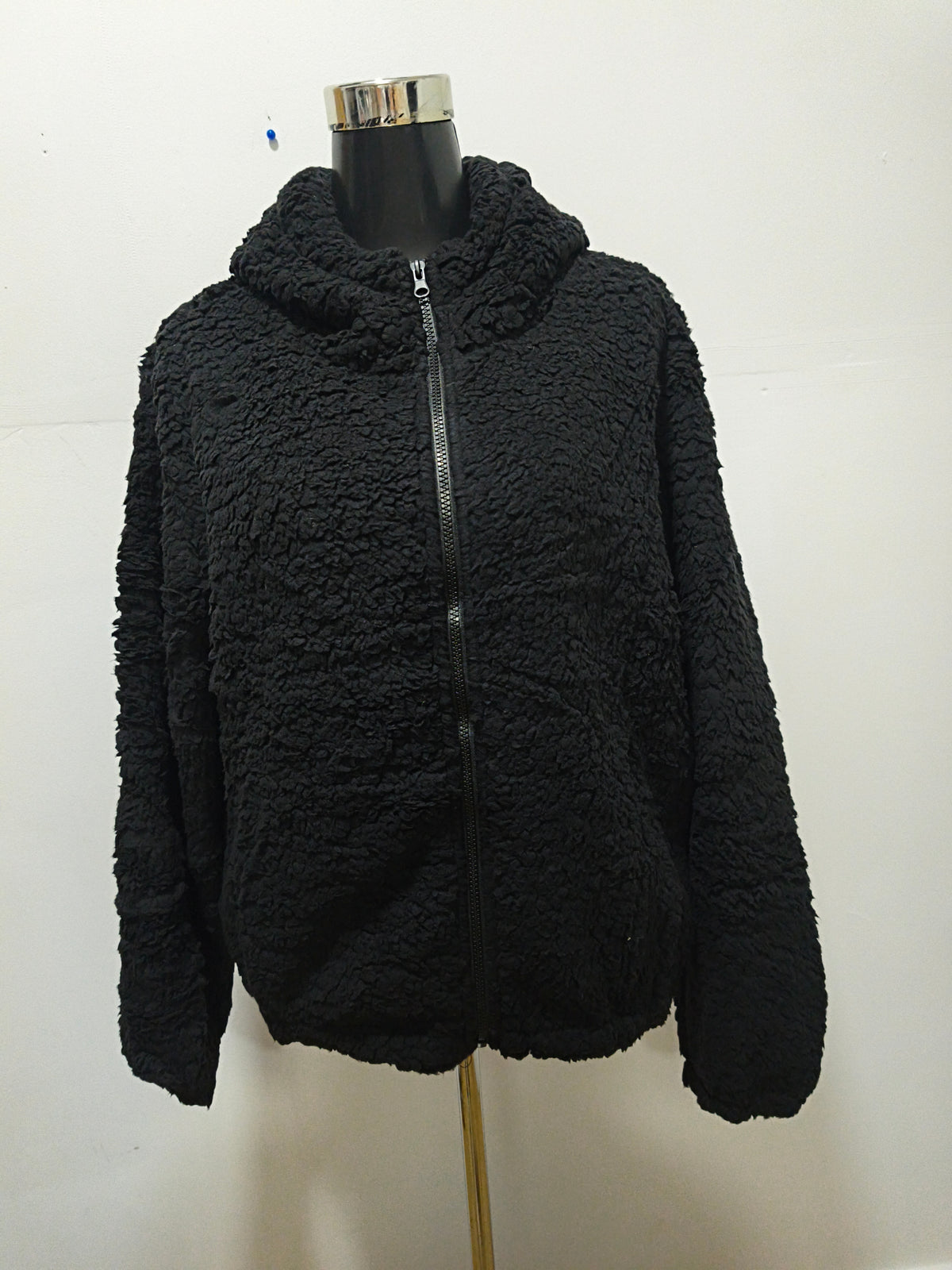 El abrigo suave y acolchado que no querrás quitarte este invierno. Máximo confort, estilo informal y la calidez que necesitas día a día.