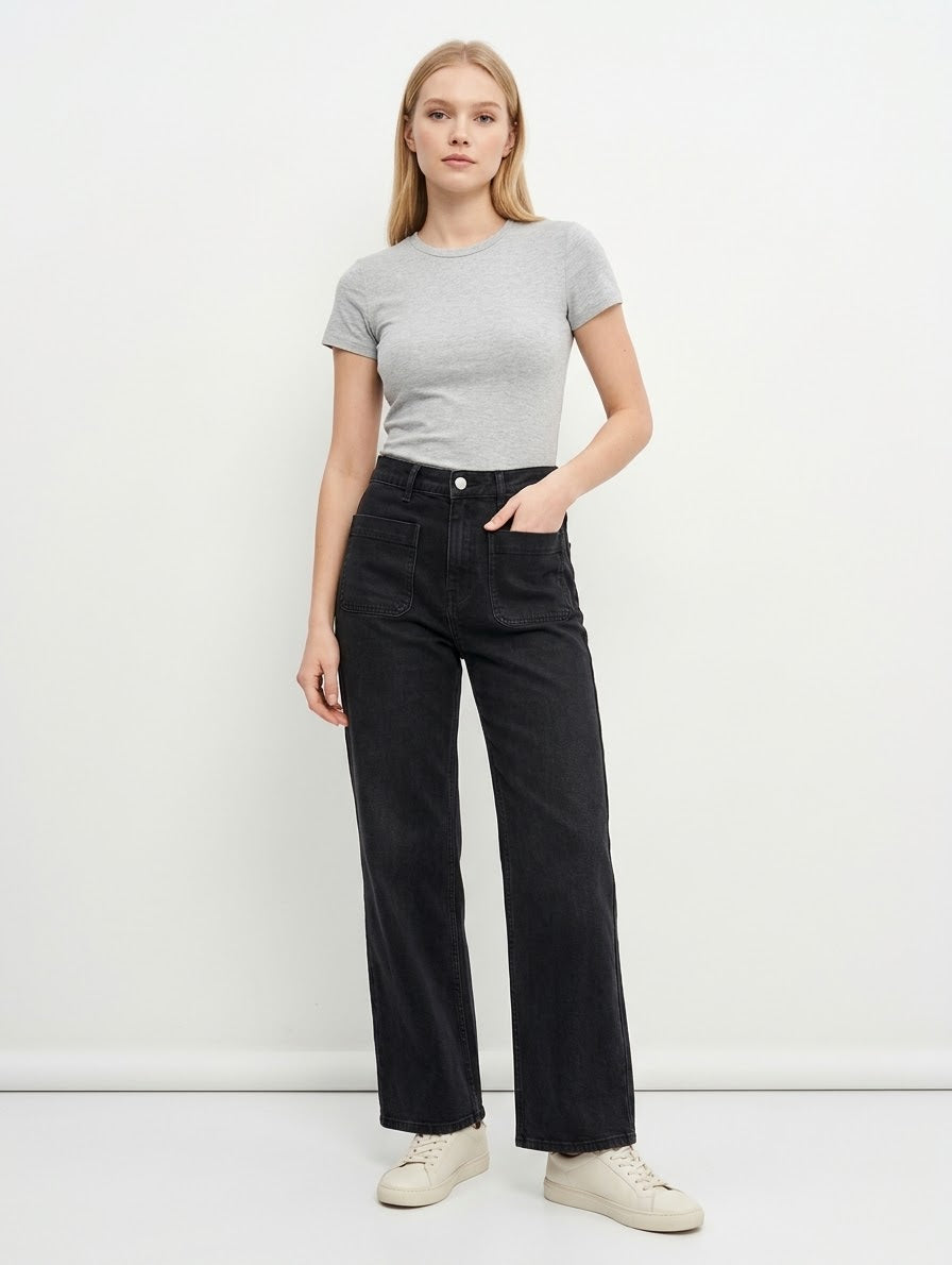 Jeans Negros Rectos de Tiro Alto - Detalle Bolsillos