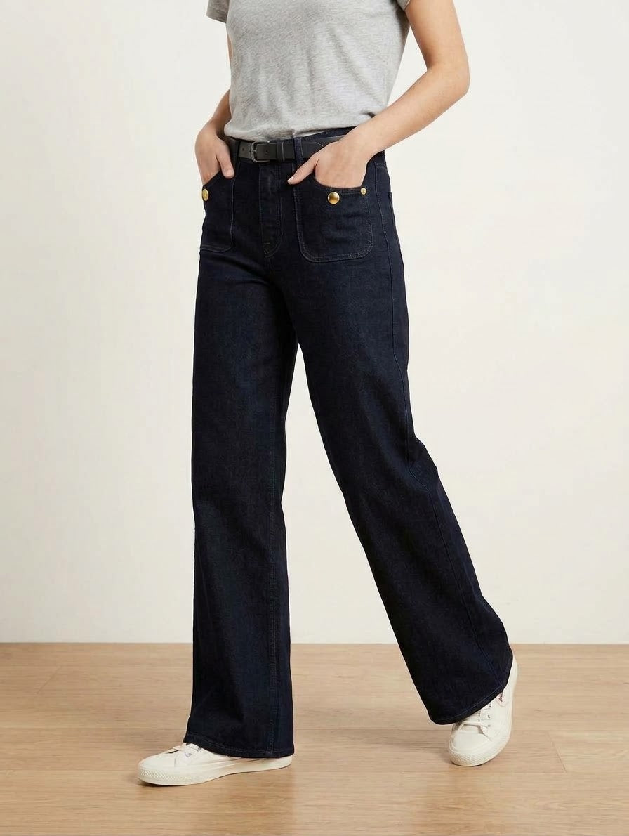 Pantalón negro con detalles en el bolsillo