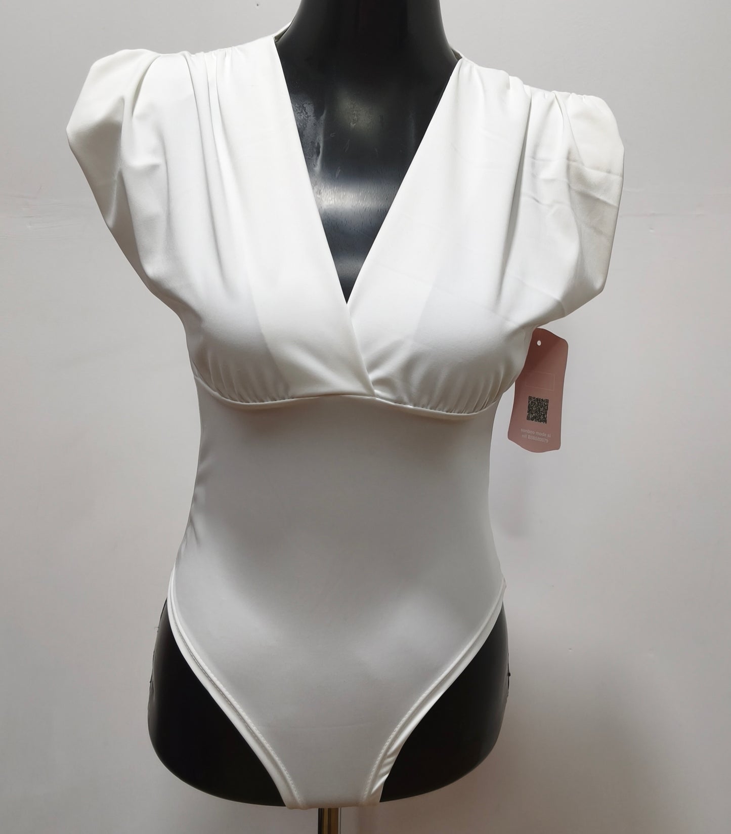 Body Blanco Escote V con Hombreras – Talla Única