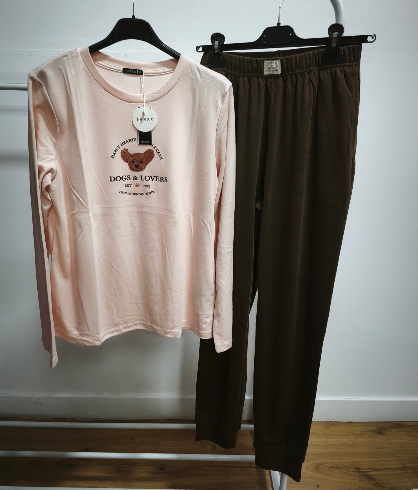 Pijama de 2 piezas, perfecto para estar en casa cómoda y con mucho estilo. ✨