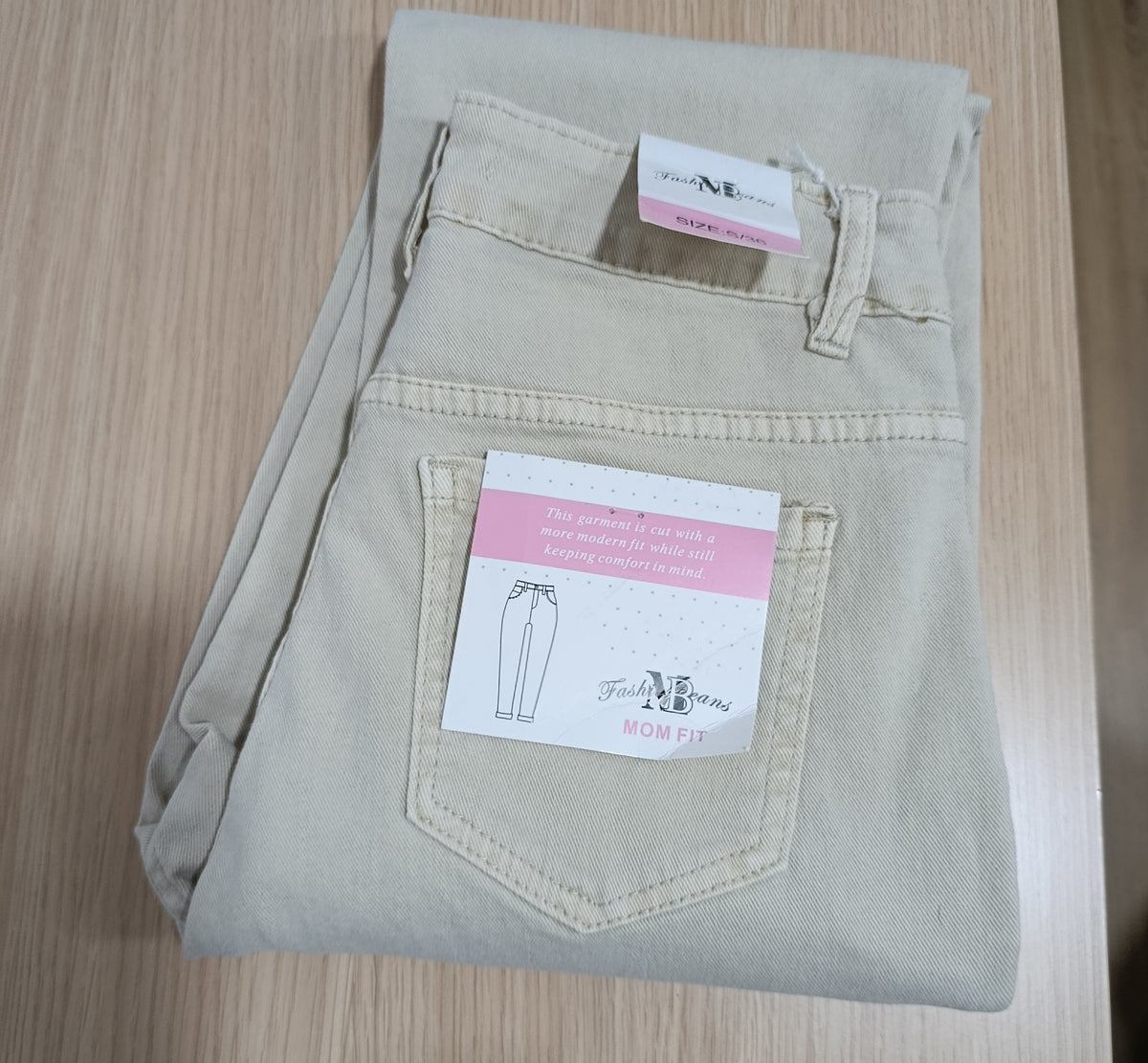 Vaquero Beige con Botones Dorados
