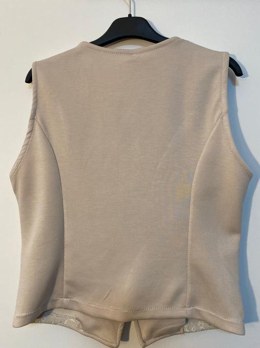 Chaleco beige con encaje y botones joya