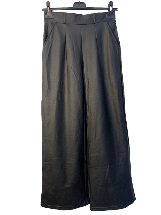 Pantalones de cuero negro