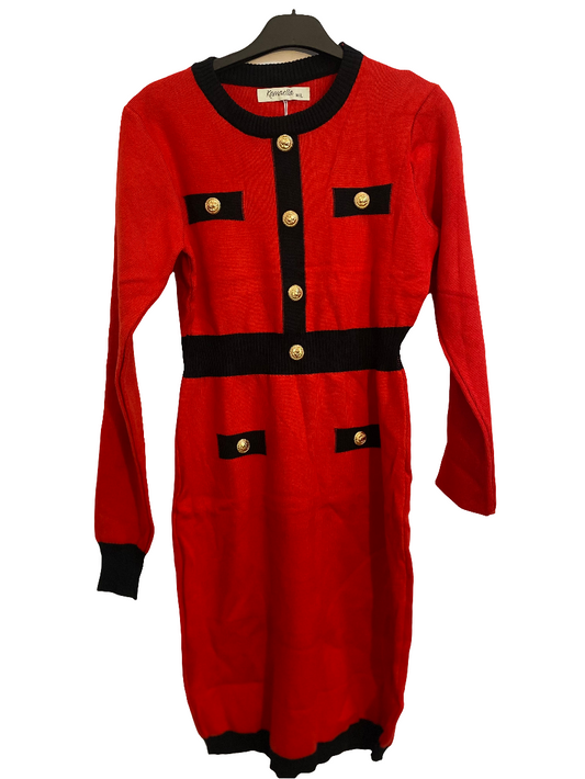 Vestido rojo de manga larga a la rodilla con accesorios dorados