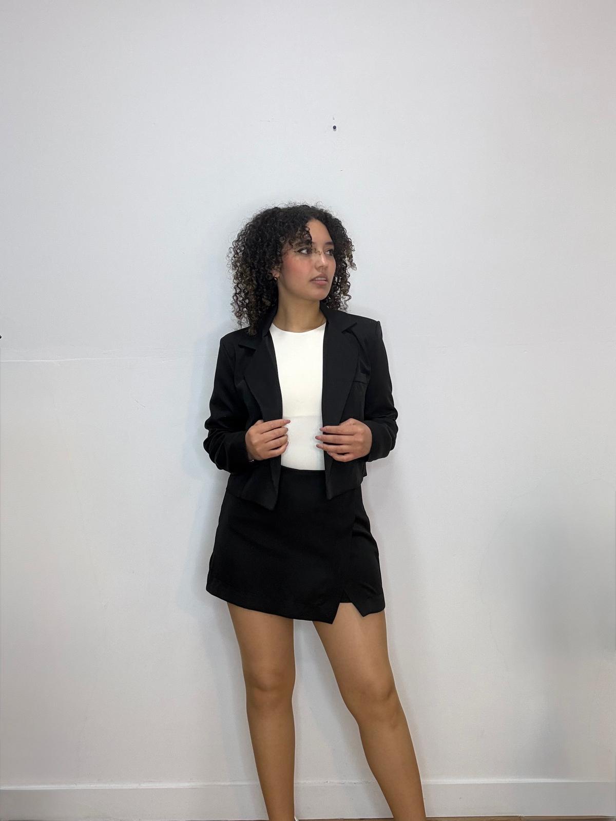 Conjunto Blazer y Falda Talla Única: Estilo Fácil y Asequible",